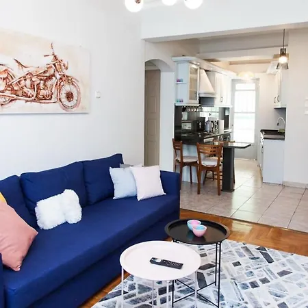 Cosy 2 Bd Apt Near Metaxourgio Area *