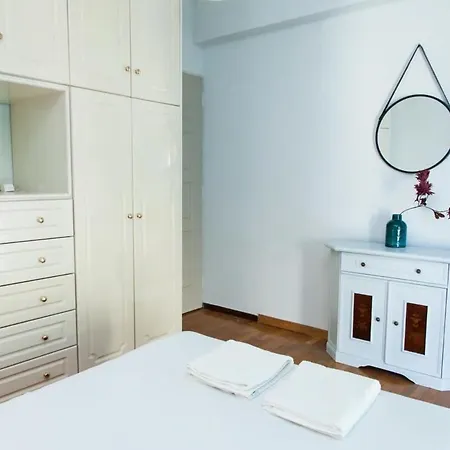 Apartment Cosy 2 Bd Apt Near Metaxourgio Area *