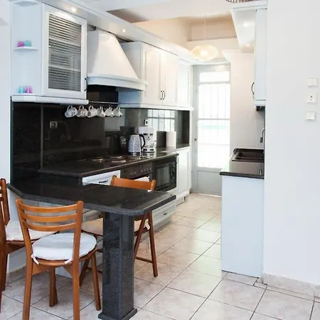 Cosy 2 Bd Apt Near Metaxourgio Area Apartment *